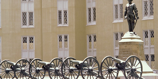 Virginia, Lexington, Stonewall Jackson Statue And Cannons At Virginia Military Institute. (Photo by Education Images/Universal Images Group via Getty Images)