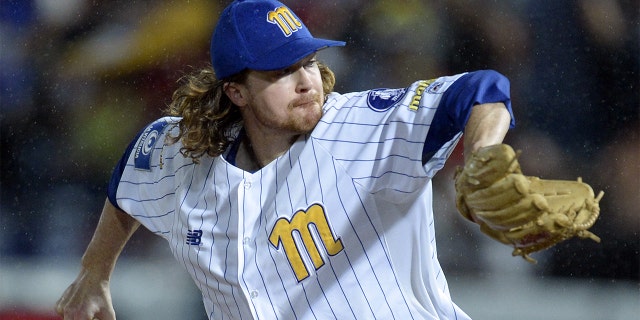 The pitcher Tyson Brummett of Venezuela's Navegantes del Magallanes pitches against Dominican Republic's Tigres de Licey during their 2014 Caribbean baseball series game, on February 4, 2014, in Porlamar city, Margarita Island, Nueva Esparta state, Venezuela .