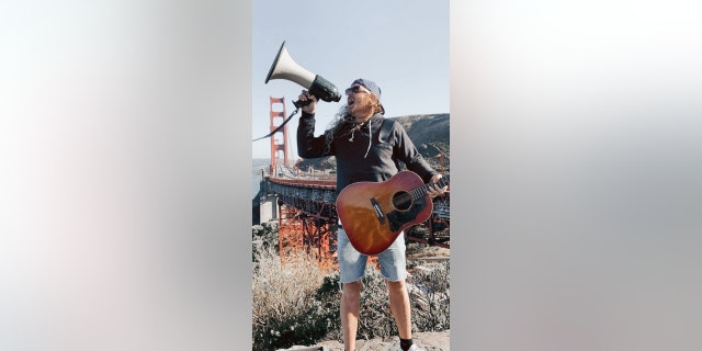 Hundreds protest California’s singing ban at Golden Gate Bridge: ‘Let us worship’ Hundreds protest California’s singing ban at Golden Gate Bridge: ‘Let us worship’