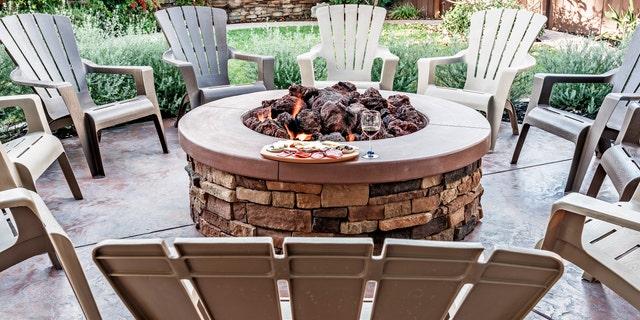 Summer in the backyard: 4 popular fire pit styles to set up | Fox News