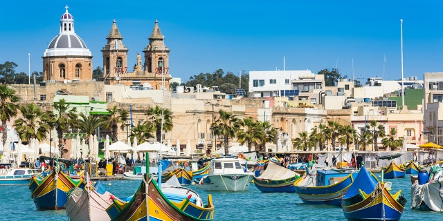 Malta, a ilha mediterrânea ao sul da Sicília, pagará mais de US $ 100 por reserva aos viajantes que reservarem um hotel cinco estrelas.  (IStock)