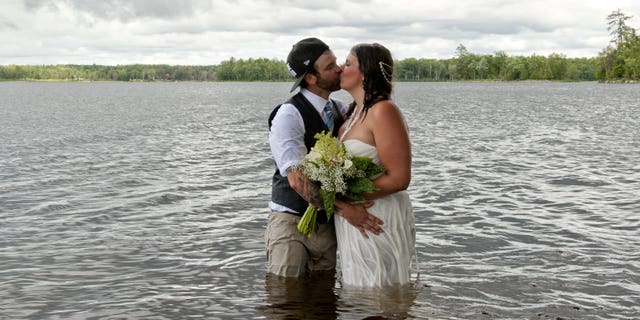 The lighthearted newlyweds, both 35, even used images from the photo shoot fail in their thank-you notes to wedding guests.
