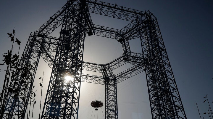 Impact crater on Mars exposes mysterious material