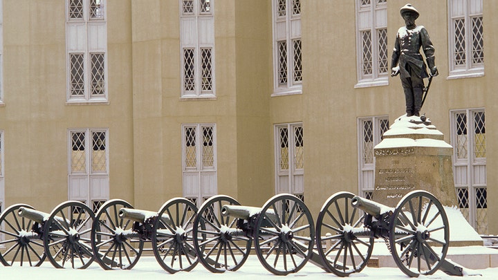 Pentagon bans confederate flags on military property