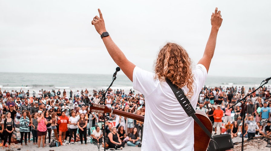 Thousands of Californians attend 'Let Us Worship' beach protests in defiance of state lockdown