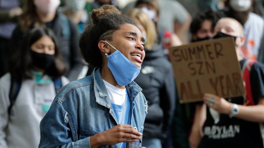 Seattle sees federal officers arrive ahead of planned weekend protests