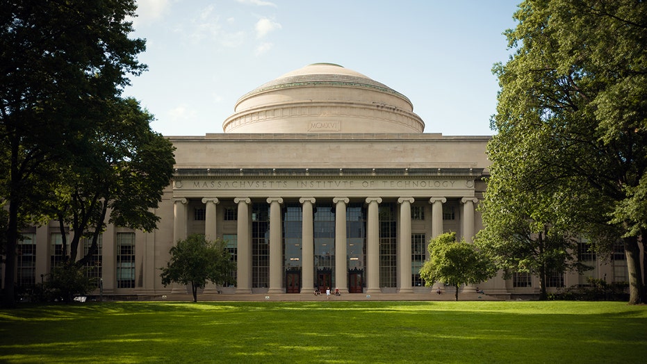 MIT to only invite seniors to campus in fall, freezes tuition hike as