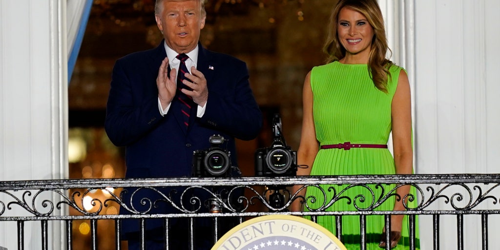 Twitter users give Melania Trump's RNC dress the green-screen treatment Twitter users give Melania Trump's RNC dress the green-screen treatment