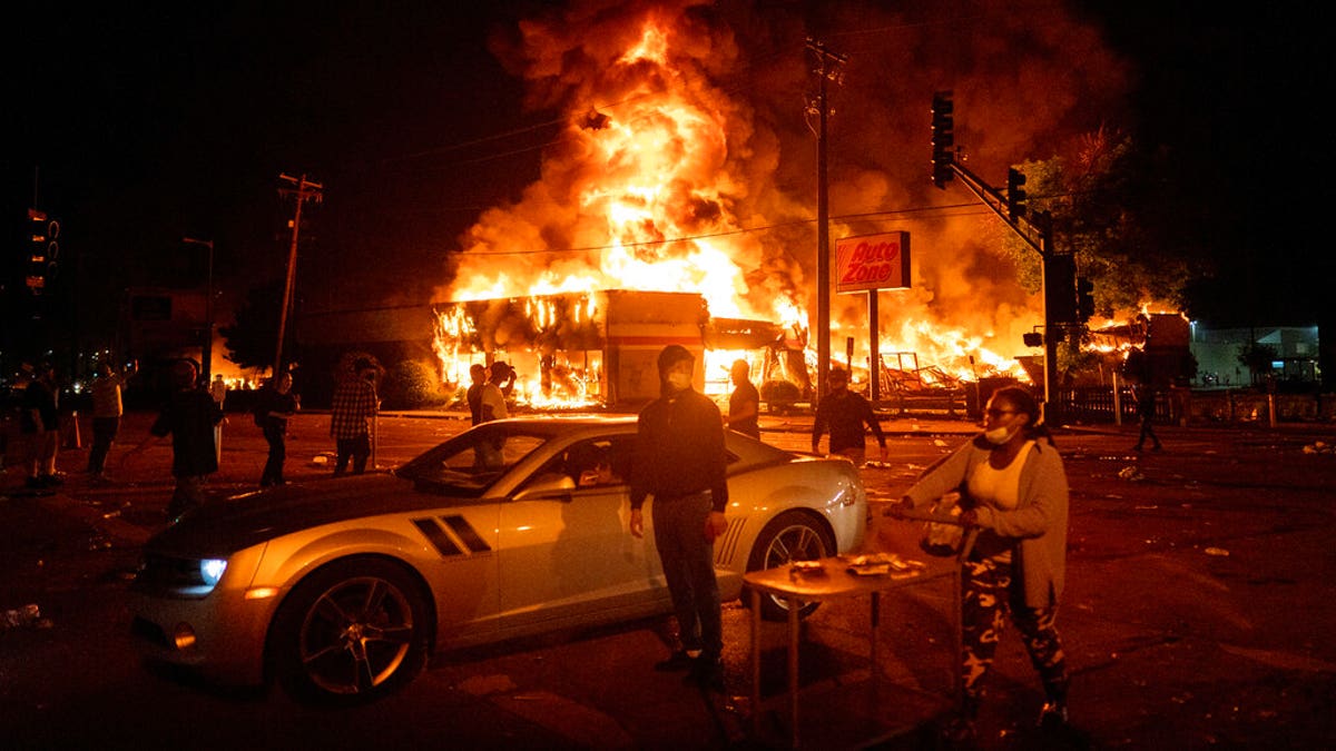 Autozone on fire during George Floyd-Minneapolis-Riots