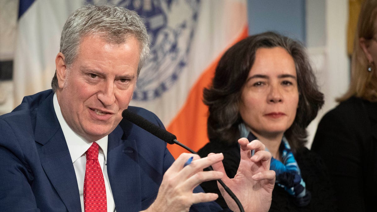 De Blasio Announces NYC Coronavirus Checkpoints To Make Sure People ...