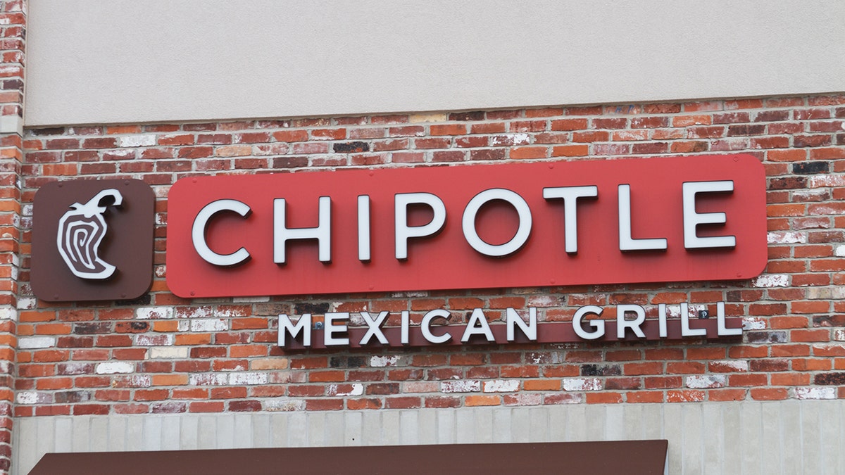 chipotle location exterior