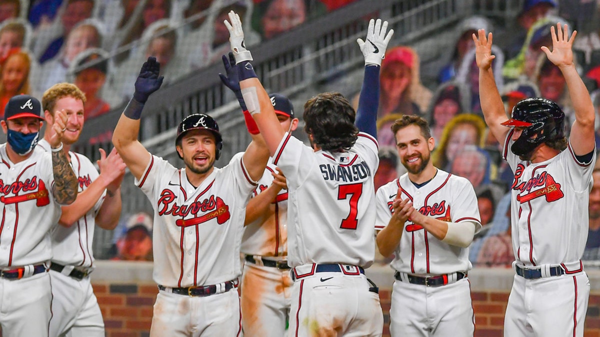 Dansby Swanson homers after getting cut on face in win over Nationals