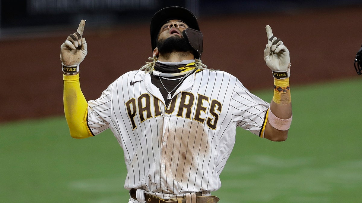 Padres' Fernando Tatis Jr. hits monster home run, delivers epic