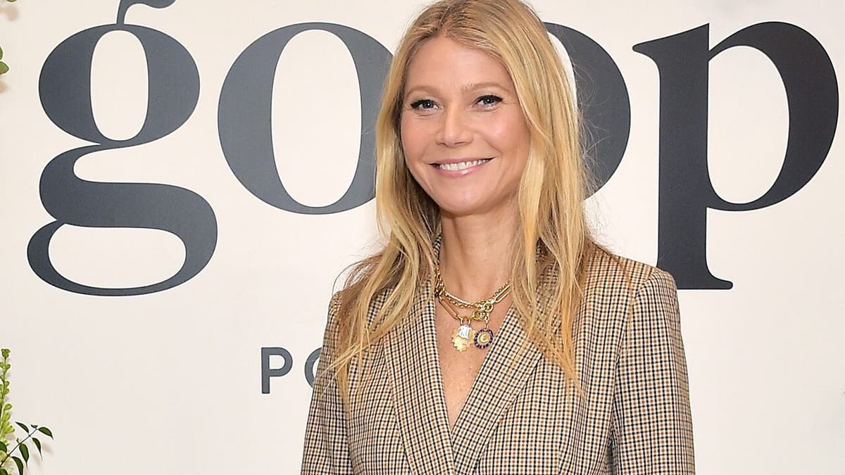 Gwyneth Paltrow poses nude in gold body paint for 50th birthday - ABC News
