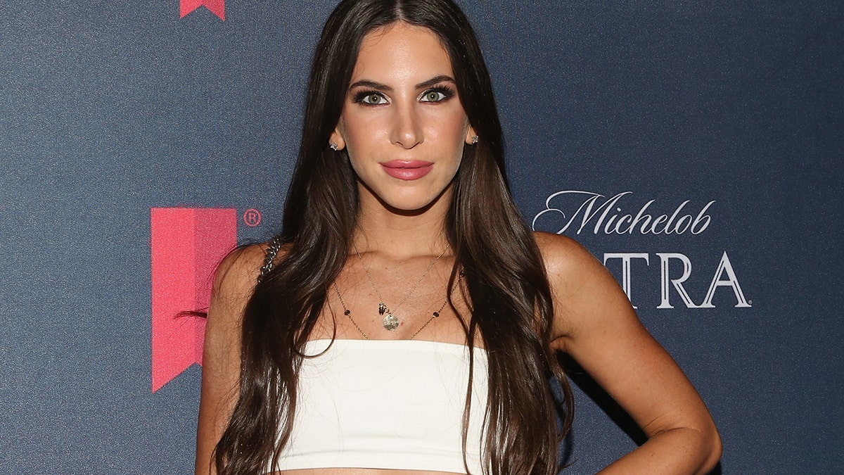 Jen Selter stuns in cheeky bikini beach snap: 'Look at the sunset