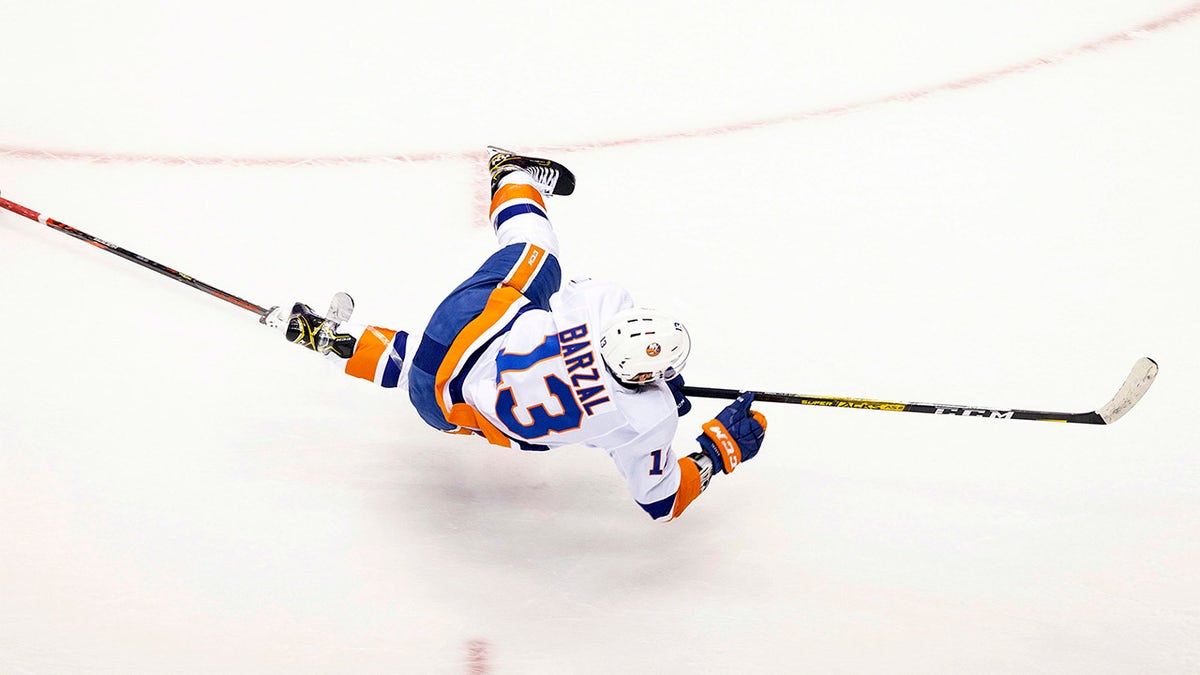 Islanders hit with devastating Mathew Barzal injury blow amid playoff race