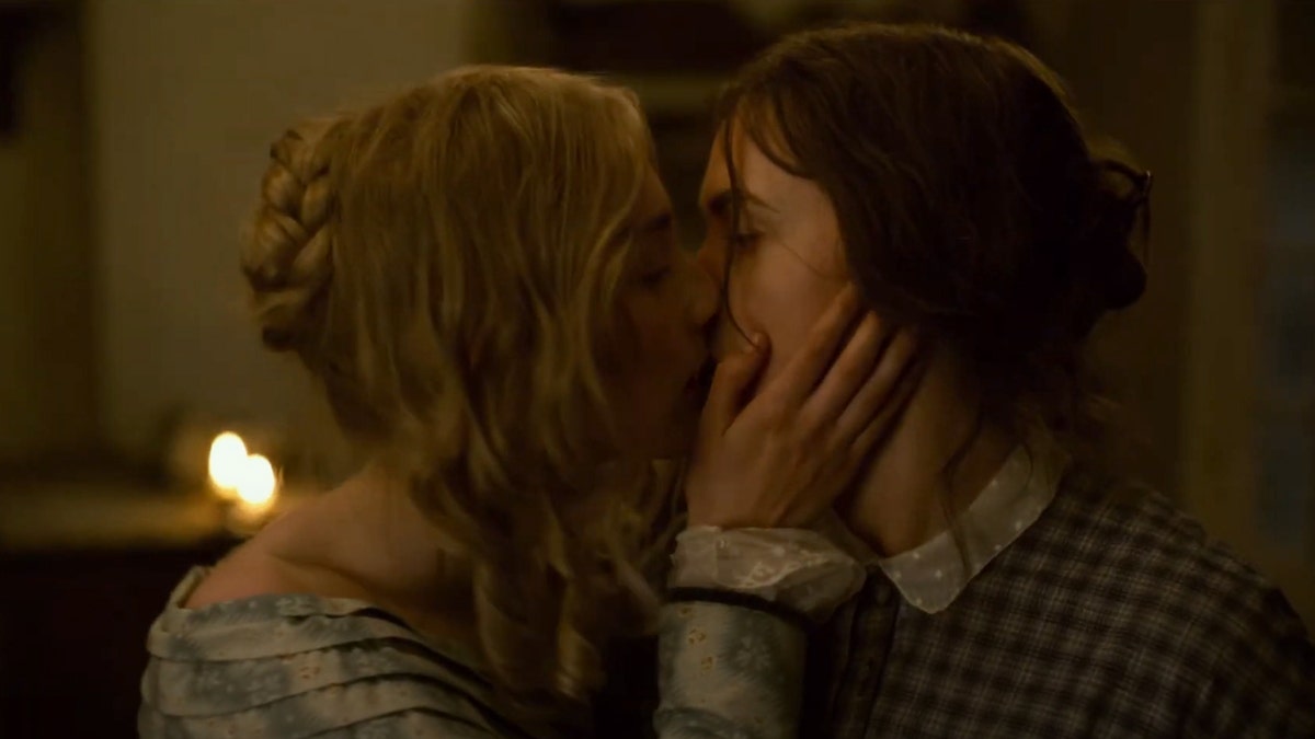 Saoirse Ronan (L) and Kate Winslet (R) in 'Ammonite' 