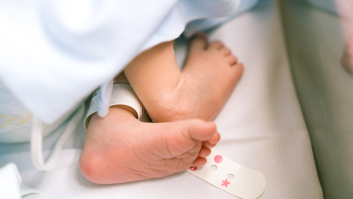 Baby feet hospital NICU