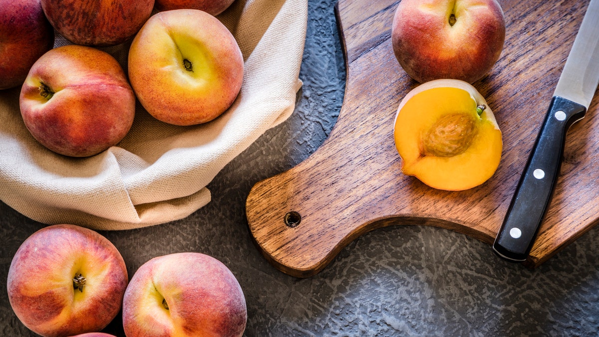 peaches sliced on cutting board
