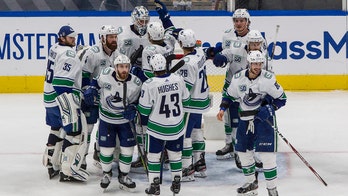 Motte scores twice, Canucks rally to beat Blues 4-3