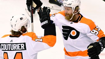 Hart shuts out Canadiens in Flyers' 1-0 Game 3 victory