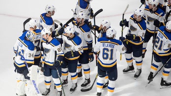 Ryan O’Reilly scores 2, Blues beat Canucks 3-1 to tie series