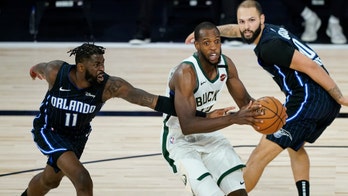 Middleton comes alive in 4th quarter; Bucks take 3-1 lead