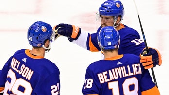 Islanders take 3-1 series lead with 3-2 win over Flyers