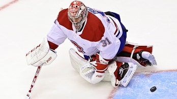 Canadiens' Carey Price makes incredible stick save as Habs fall to Flyers in Game 1