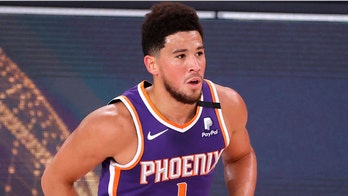 Suns' Devin Booker channeling late Lakers legend during team's streak: 'Kobe's with me every day'