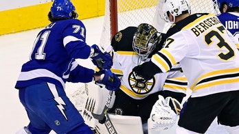 Halak stops 35, Bruins hang on for 3-2 win over Lightning