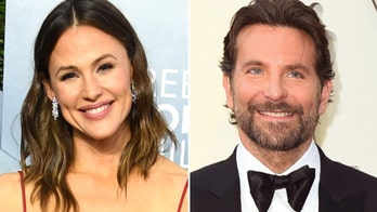 Bradley Cooper and Jennifer Garner enjoy a beach day together