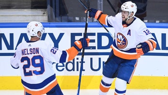 Bailey helps Islanders rally to beat Capitals 4-2 in Game 1
