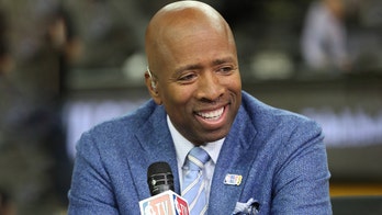 NBA analyst Kenny Smith walks off TNT set in solidarity with player boycott