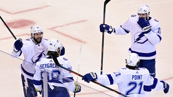 Lightning crank up power play, rout Bruins 7-1 in Game 3