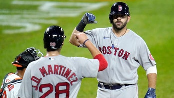 Padres acquire Moreland from Red Sox for 2 prospects