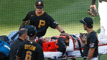 Pirates' Phillip Evans involved in scary collision with teammate, stretchered off the field