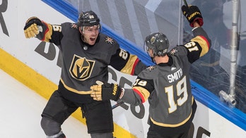 Smith scores in OT, Vegas takes 2-0 series lead on Chicago