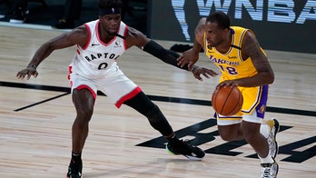 Raptors' Terence Davis spotted with hole in mask, prompting league memo to teams: report