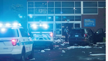 Widespread looting in Chicago caught on video after police-involved shooting