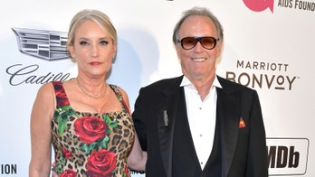 Peter Fonda's widow suing hospital and doctors over his lung cancer death: report