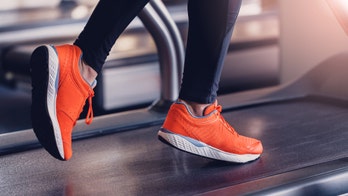 Chicago nun runs marathon on treadmill, raises $108K for charity