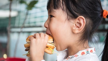 Kids eating more fast food: CDC