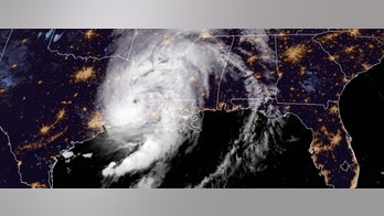 Hurricane Laura cuts power to over 800K Texas, Louisiana customers as storm barrels toward Arkansas