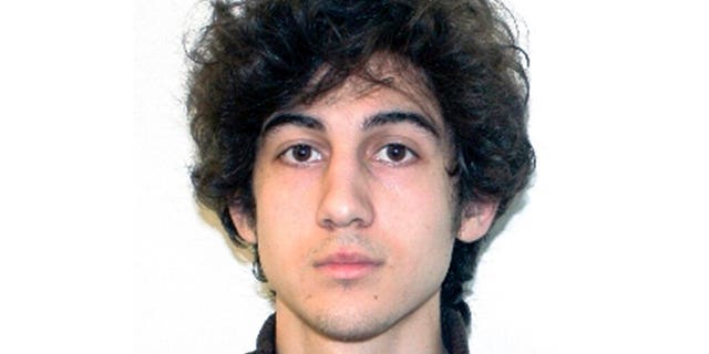 Esta foto de archivo publicada el 19 de abril de 2013 por el FBI muestra a Dzhokhar Tsarnaev, quien luego fue declarado culpable y sentenciado a muerte por llevar a cabo el atentado con bomba del maratón de Boston del 15 de abril de 2013 que mató a tres personas e hirió a más de 260. 