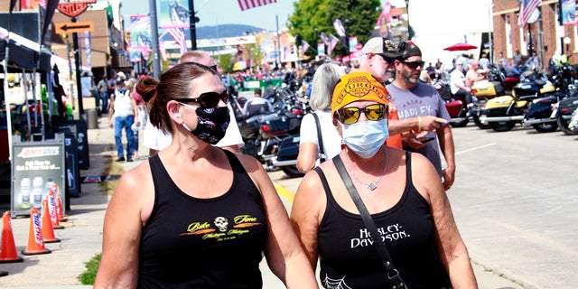 Among the crowds of people in downtown Sturgis, a handful wore face masks to prevent the spread of COVID-19. (AP Photo/Stephen Groves)