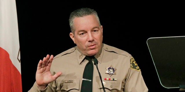 Los Angeles Sheriff Alex Villanueva said on Friday he would not enforce an indoor mask requirement and instead ask MPs to voluntarily comply.  (AP Photo / Jae C. Hong, file)