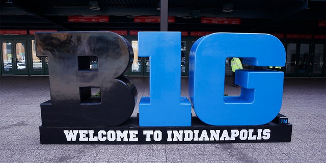 El logotipo de la Conferencia Big Ten fuera de Bankers Life Field House en Indianápolis, Indiana, el 12 de marzo de 2020.