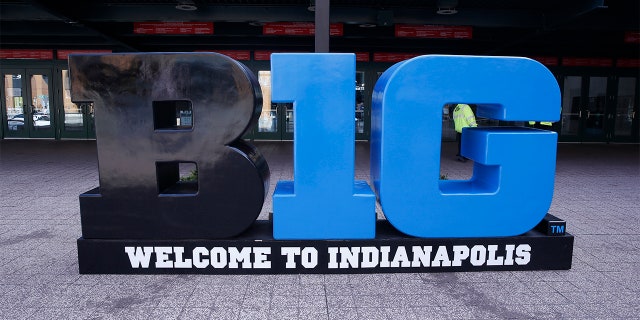 El logotipo de la Conferencia Big Ten fuera de Bankers Life Field House en Indianápolis, Indiana, el 12 de marzo de 2020.