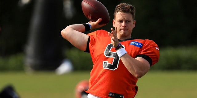 Cincinnati Bengals' Joe Burrow throws a pass during an NFL football camp practice in Cincinnati, Friday, Aug. 21, 2020. (AP Photo/Aaron Doster)